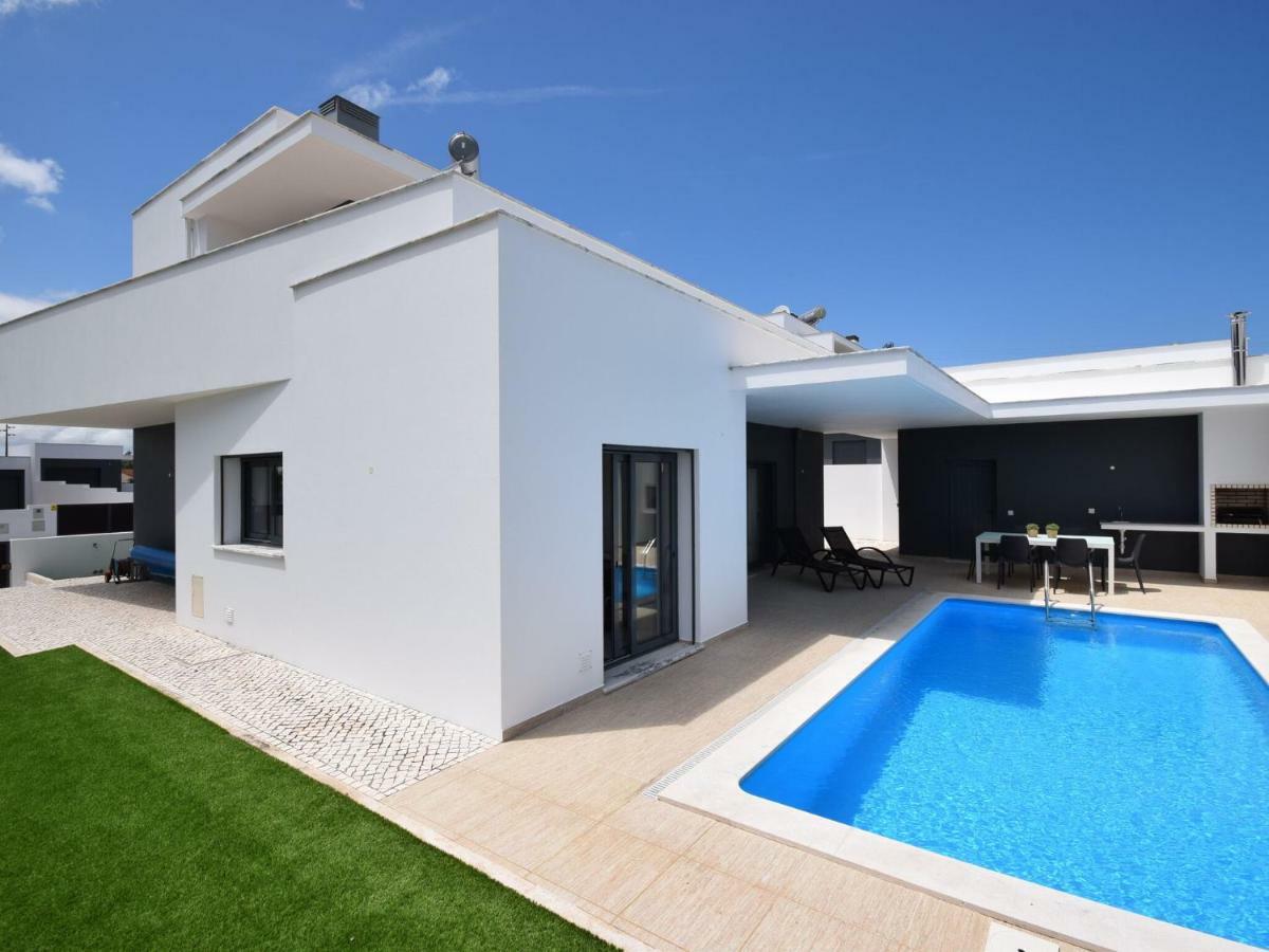 Modern Villa With Private Pool Near The Beautiful Beach Of Foz De Arelho Nadadouro Εξωτερικό φωτογραφία